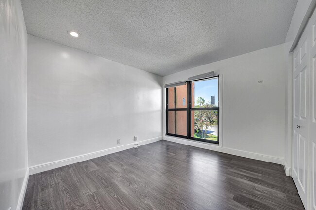 Building Photo - 516 Osprey Dr