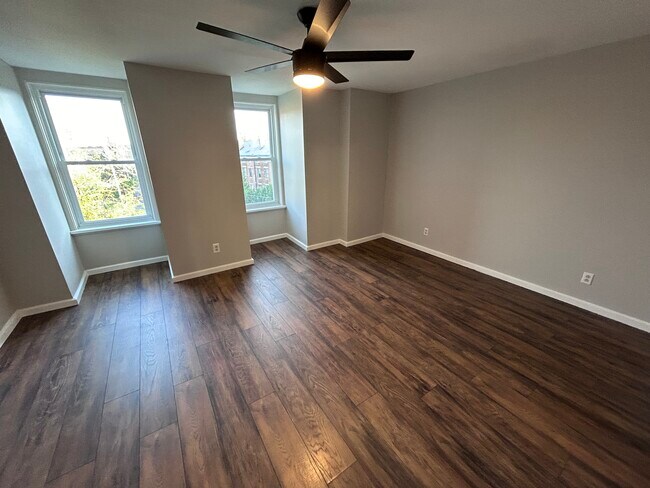 Building Photo - 2 School St