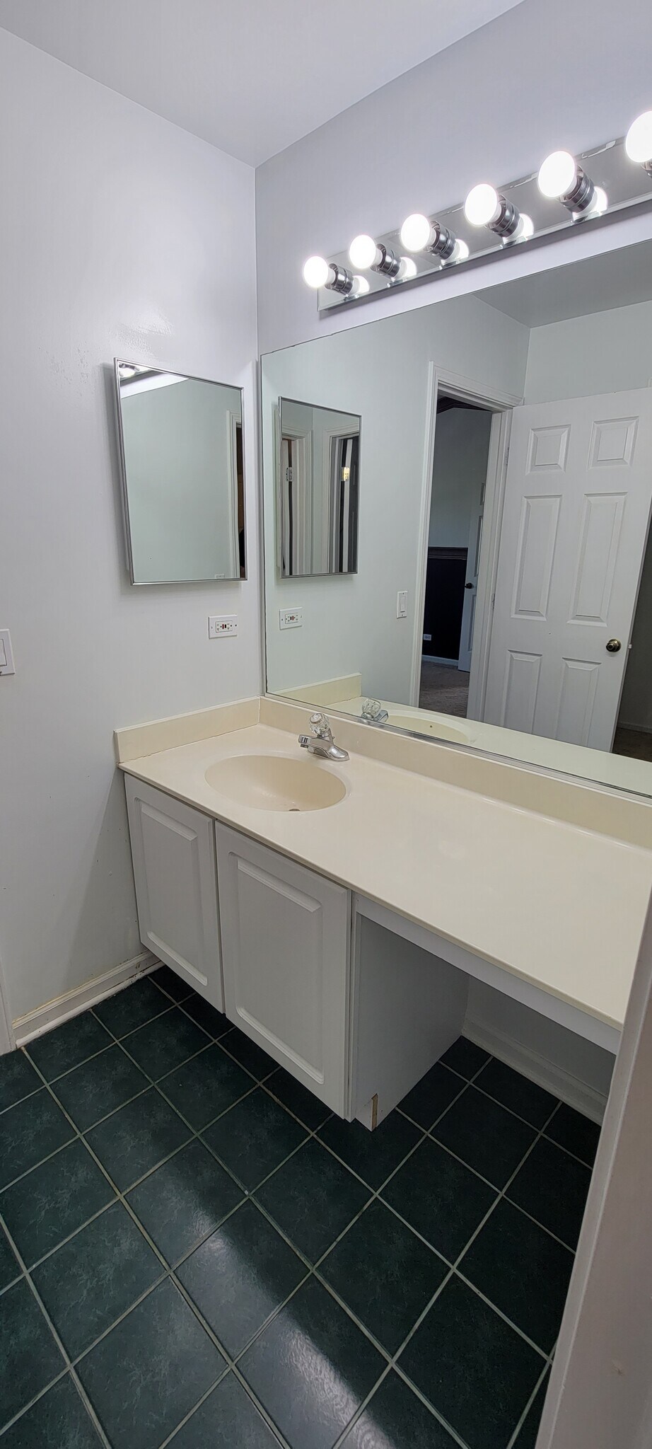 Building Photo - 2524 Warm Springs Ln