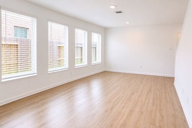 Building Photo - 4118 Saw Mill Peak Ln