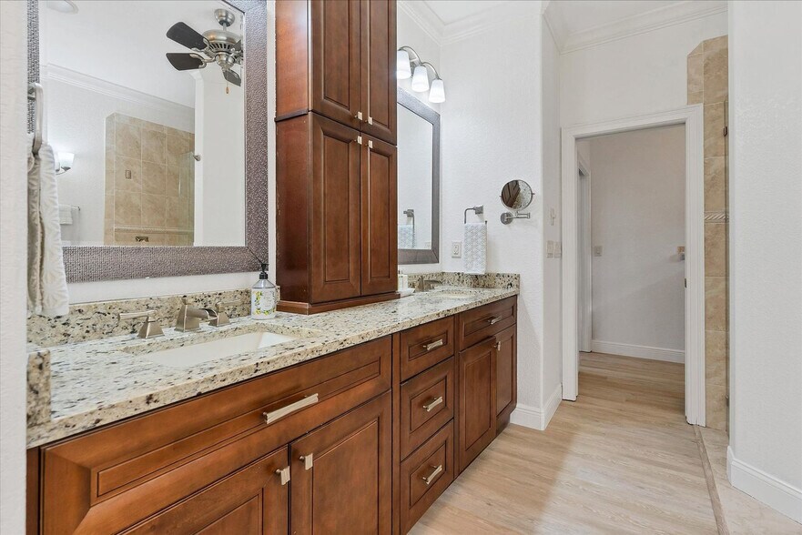 Building Photo - 3337 Sandpiper Dr