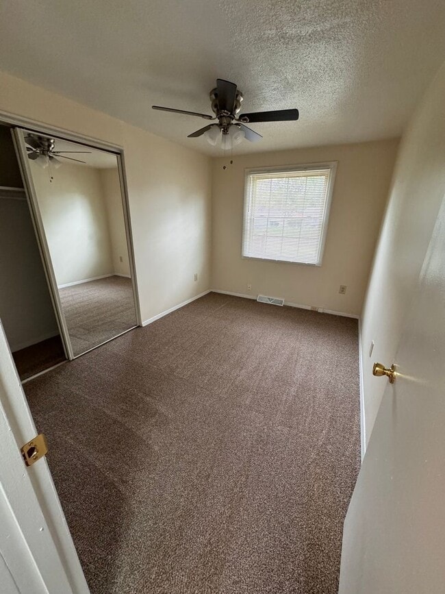 Building Photo - 597 Aurora Dr