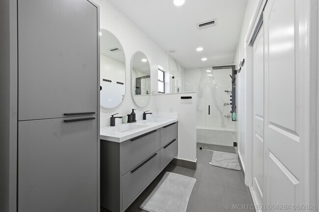 Building Photo - 10775 Waterberry Dr