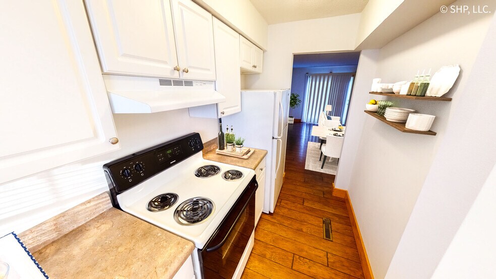 KITCHEN VIRTUALLY STAGED - 250 S Durkin Dr