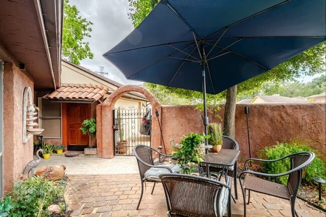 Building Photo - 2526 Creekway Cir