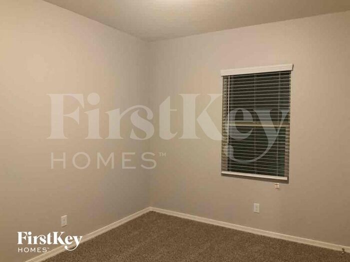 Building Photo - 445 W White Sands Dr
