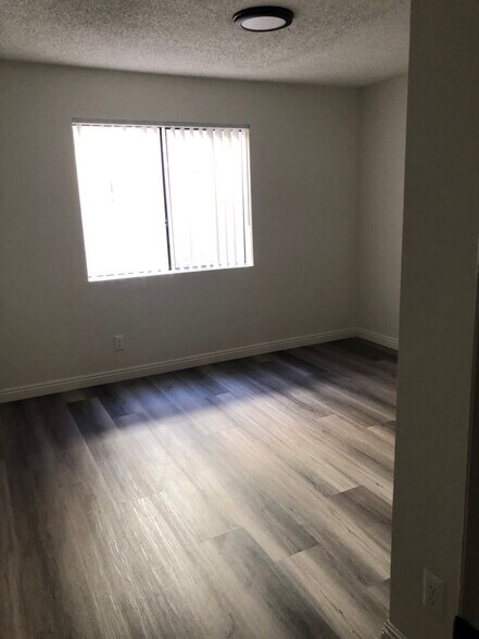 Building Photo - 4619 Rosewood Ave