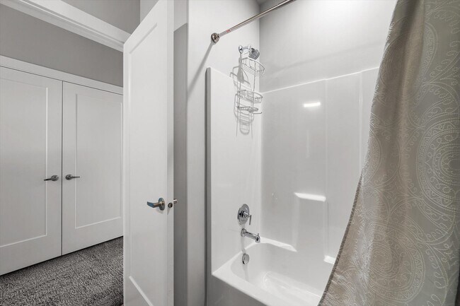 Building Photo - 721 E Zekes Ct