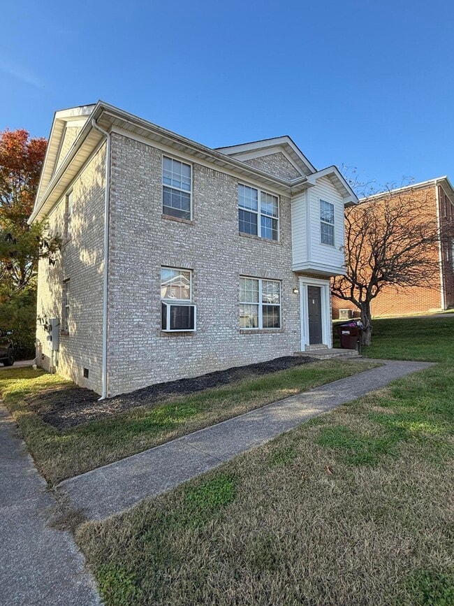 Building Photo - 429 Sara Leigh Dr