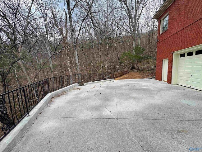 Building Photo - 1319 Chesterfield Rd SE