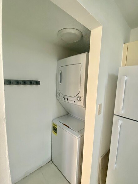 Building Photo - 550 NW 114th Ave