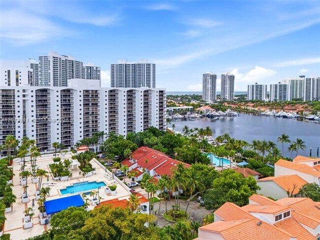 Building Photo - 3610 Yacht Club Dr