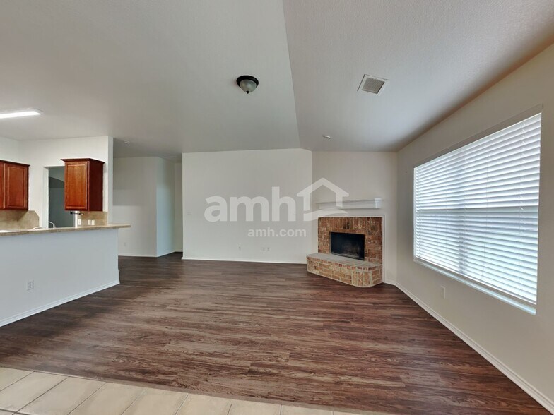 Building Photo - 1207 Fox Glen Trail
