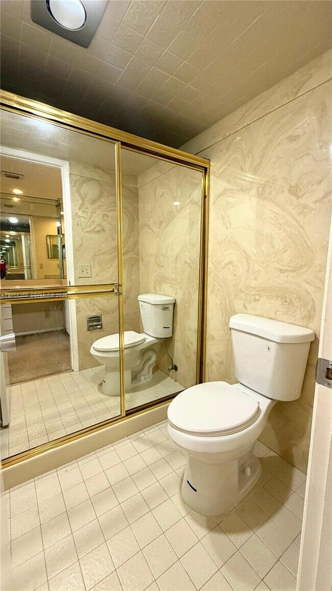 Building Photo - 3520 Oaks Way