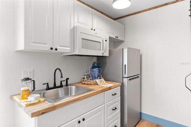 Building Photo - 759 Lantana Ave