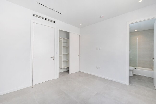 Building Photo - 3264 Bird Ave