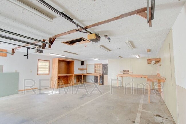 Building Photo - 321 Patrician Dr