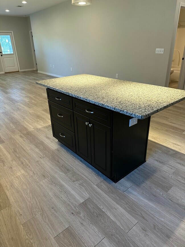 Building Photo - 202 Spencer Pl