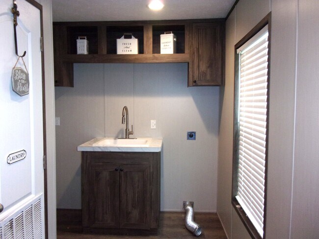 Building Photo - 811 Sitton Rd