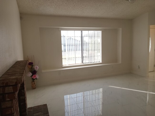 Building Photo - Stylish, Secure, and Pet-Friendly 3-Bedroo...