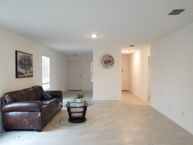 Building Photo - 3708 Kinglet Ct