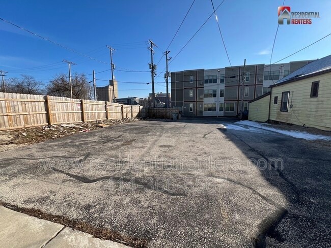 Building Photo - 1116 N 13th St