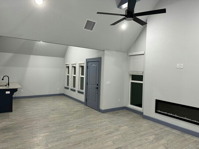 Building Photo - 3202 SW Lovely Ln