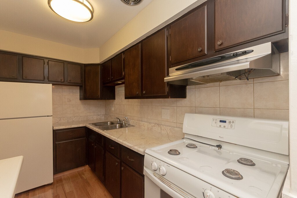 Building Photo - 659 W Wrightwood Ave