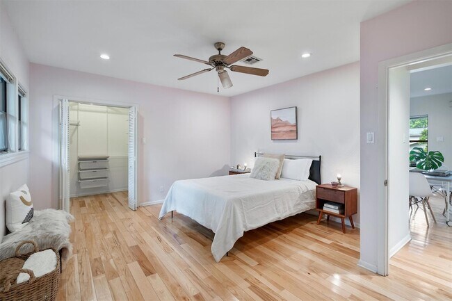 Building Photo - 2116 Glendale Pl