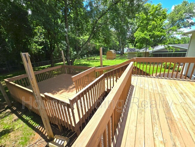 Building Photo - 11100 Hughlan Dr