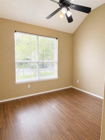 Building Photo - 9505 Thorncliff Dr