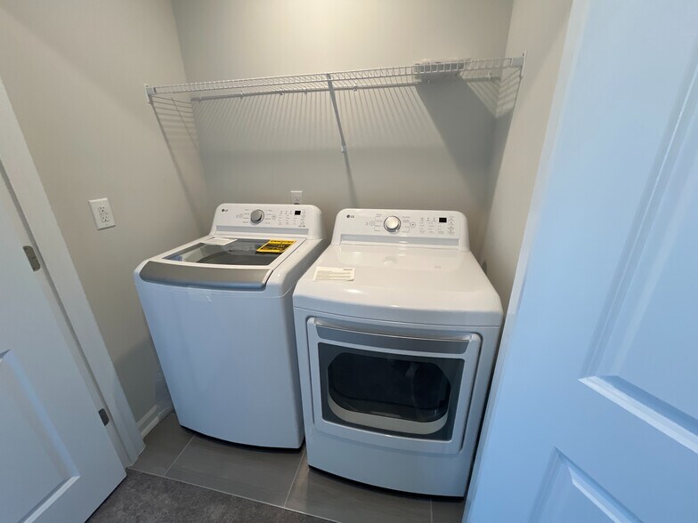 Building Photo - Room in Townhome on Chert Ln
