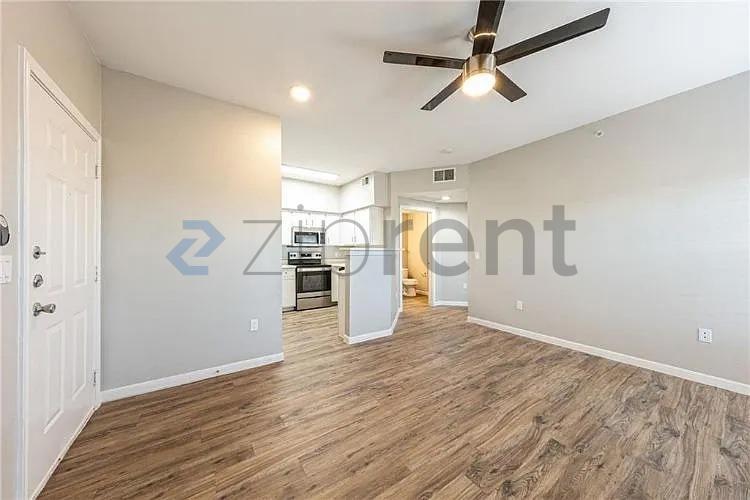 Building Photo - Unit 823