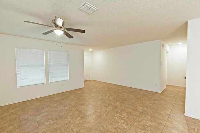 Building Photo - 2508 Clear Brook Dr