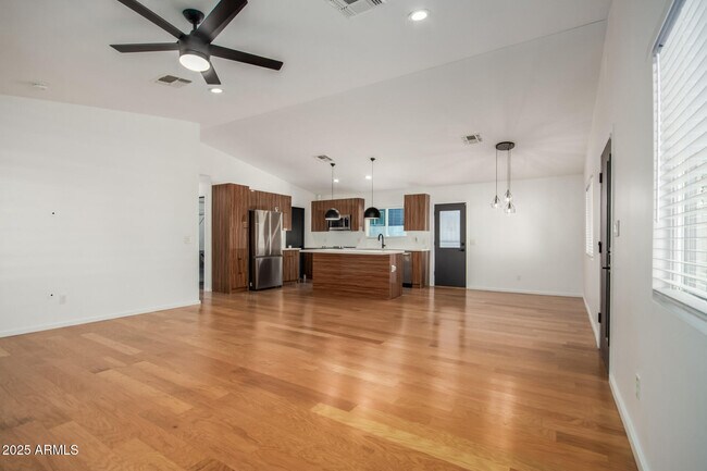 Building Photo - 1129 E McKinley St