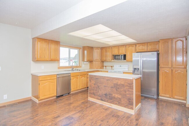 Building Photo - 92 N 2300 W