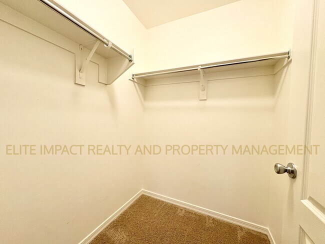 Building Photo - 11684 W Vanderbilt Farms Way