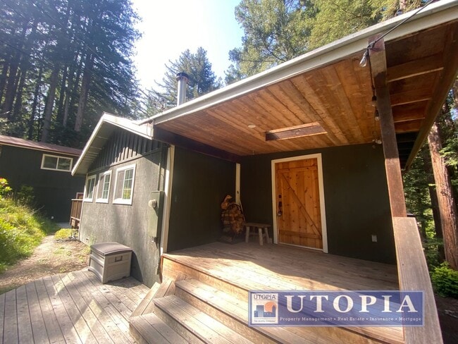 Building Photo - Gorgeous 4-bedroom, 2-bathroom Forest Lake Home with Deck, Office & Scenic Redwood Views
