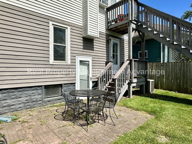 Building Photo - 340 E. Cambourne.