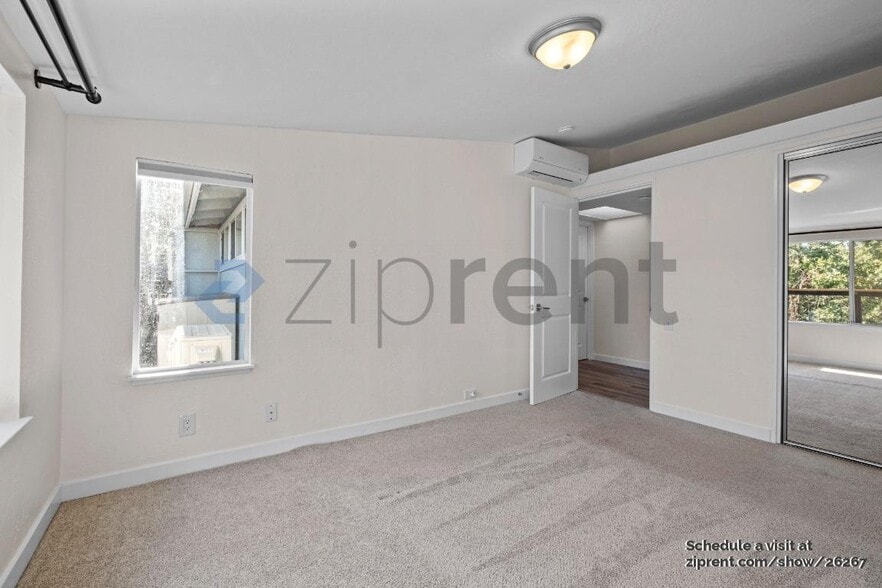 Building Photo - Unit