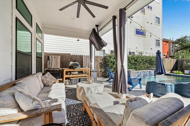 Building Photo - 1144 W 24th St