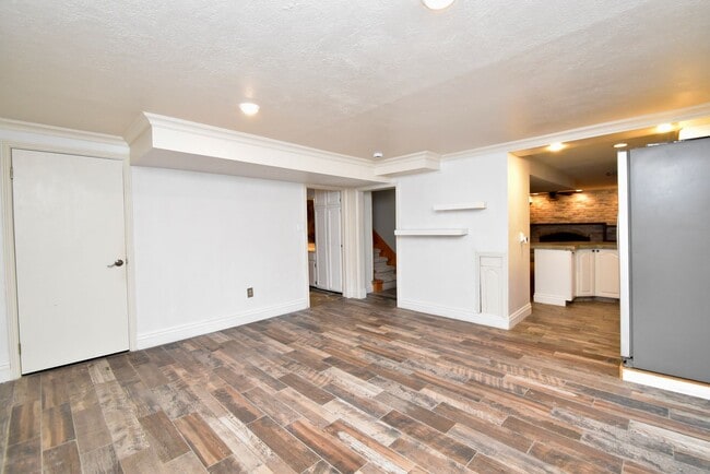 Building Photo - Great Three Bedroom Home in Cottonwood Heights!!!