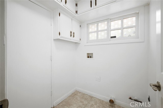 Building Photo - 16942 Kinzie St
