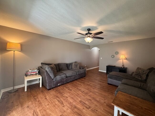 Building Photo - Summerfield Townhome