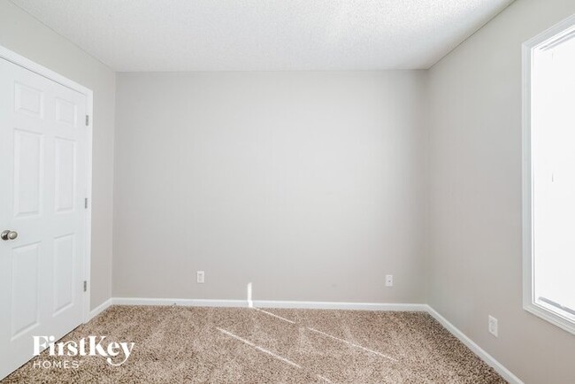 Building Photo - 812 Emerson Dr