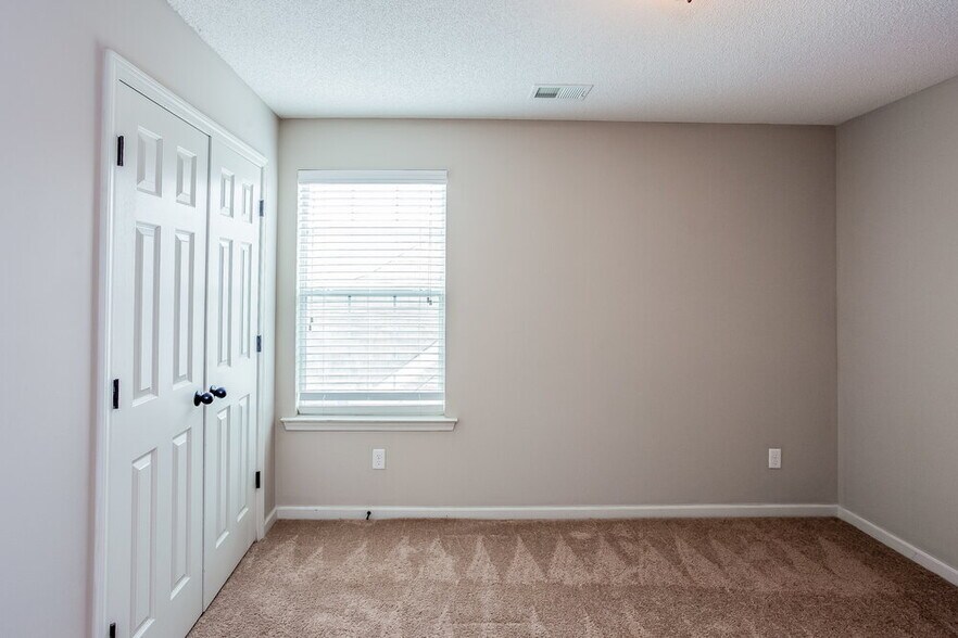 Building Photo - 7911 Ridgedale Dr