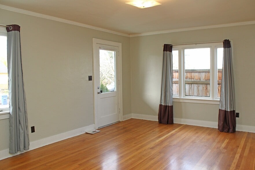 Building Photo - 3620-3628 NE 45th Ave