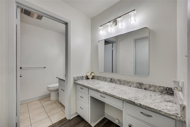 Building Photo - 8803 Westover Club Dr