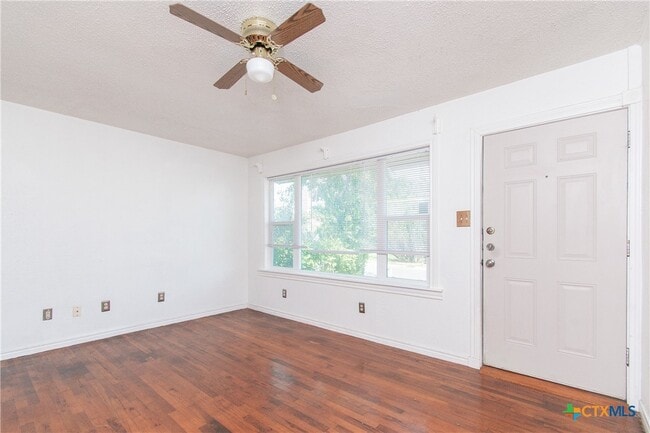 Building Photo - 202 Carpenter St