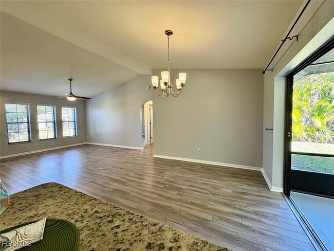 Building Photo - 3725 SW 6th Ave